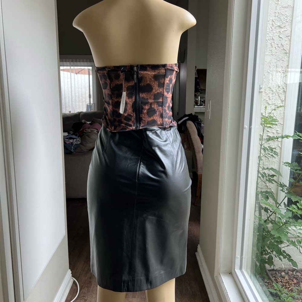 Windsor corset & fashion leather skirt outfit - Picture 2 of 3